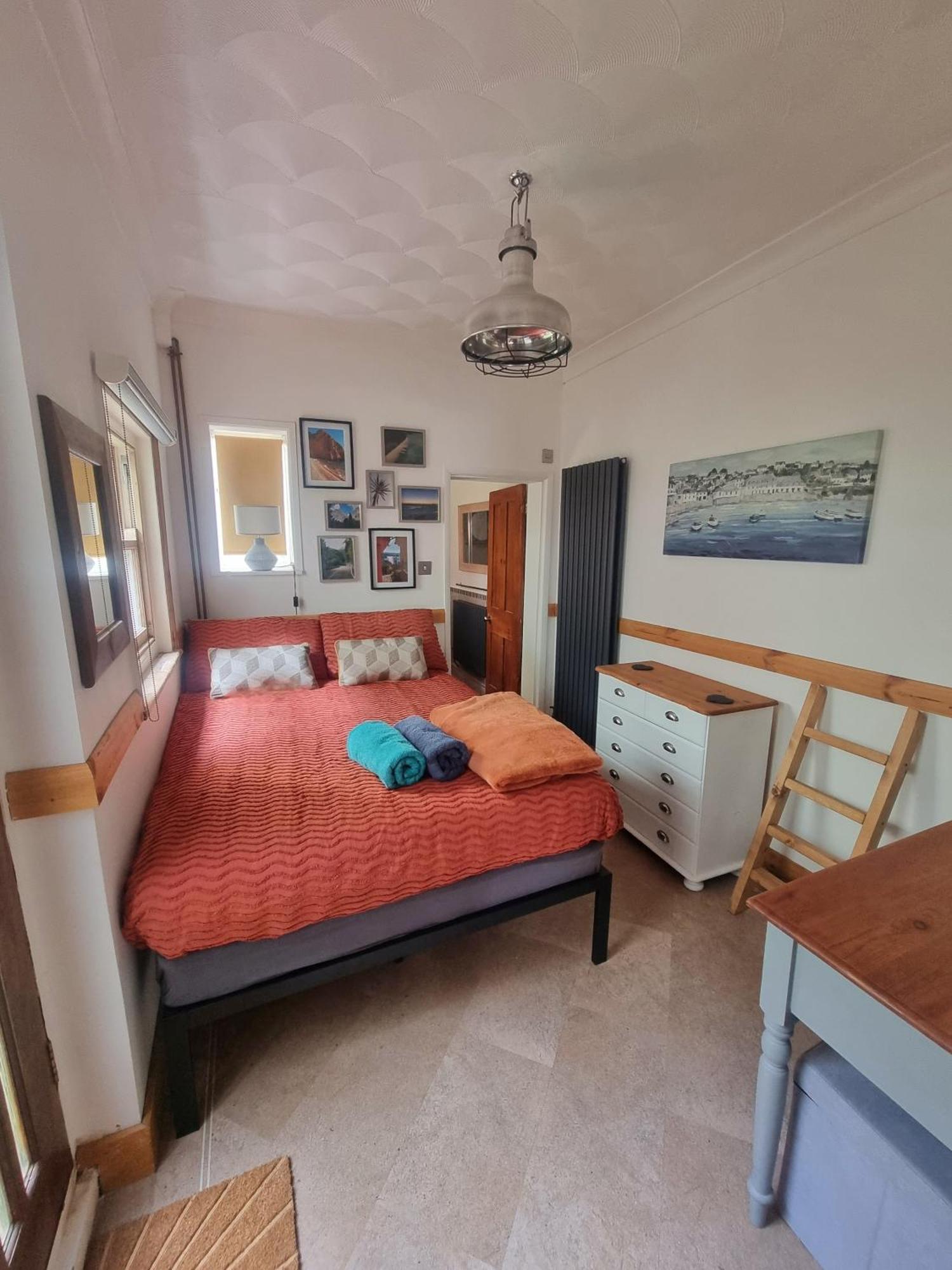 Shore Thing - Just A Stones Throw From The Beach Sandgate Exterior foto